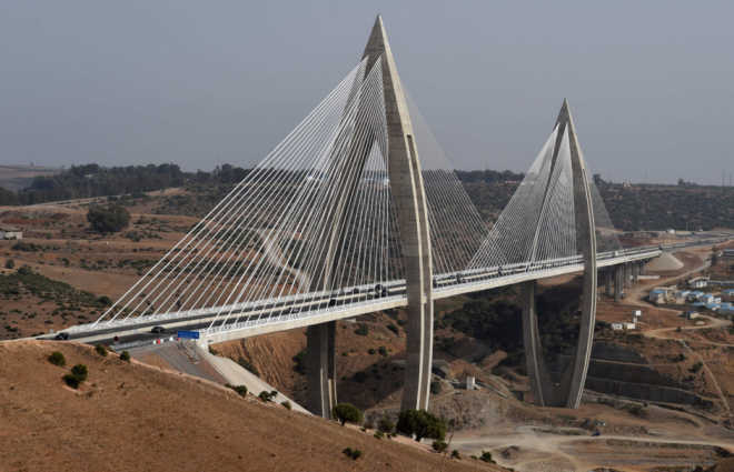 Километровый мост в Марокко загорится 16 миллионами цветов