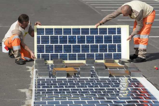 Франция начинает производить дорожную плитку на солнечных батареях