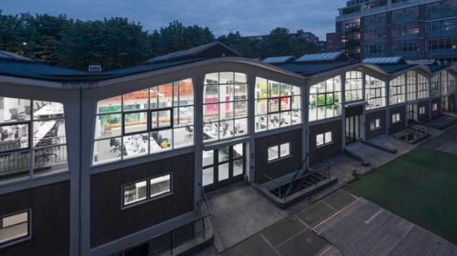 Голландская архитектурная фирма MVRDV переехала в офис, перестроенный по их же проекту