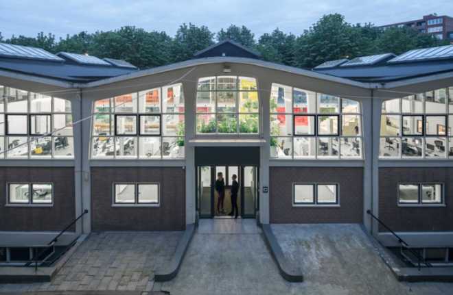 Голландская архитектурная фирма MVRDV переехала в офис, перестроенный по их же проекту