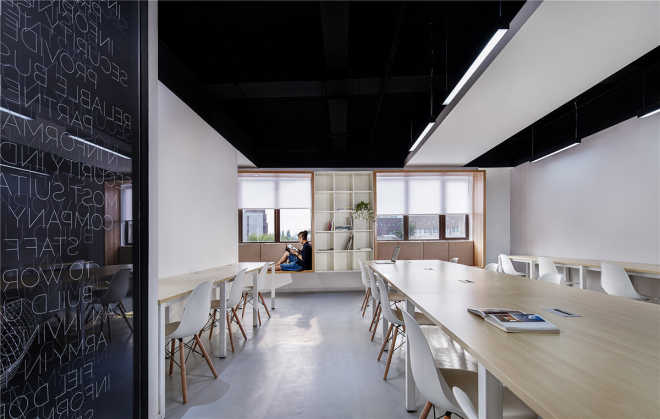 Muxin Design создали монохромный дизайн офиса Intoo для китайской IT-компании